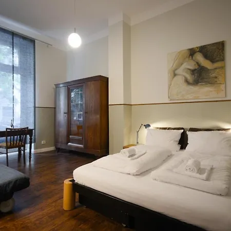 Altbauwohnung Mit 3 Baedern Berlin Exterior photo