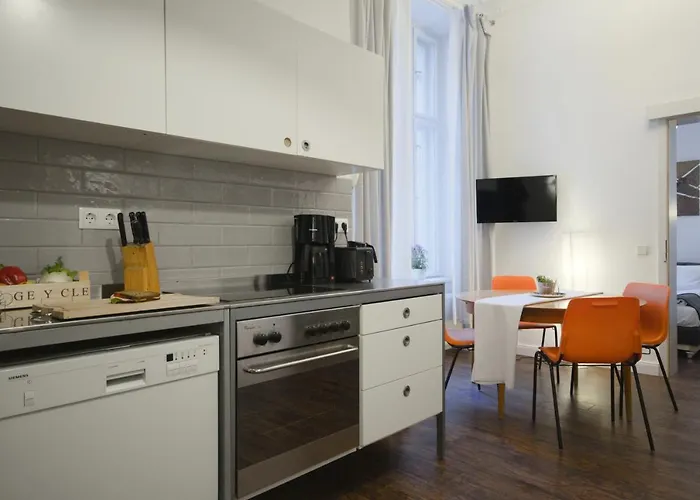 Altbauwohnung Mit 3 Baedern