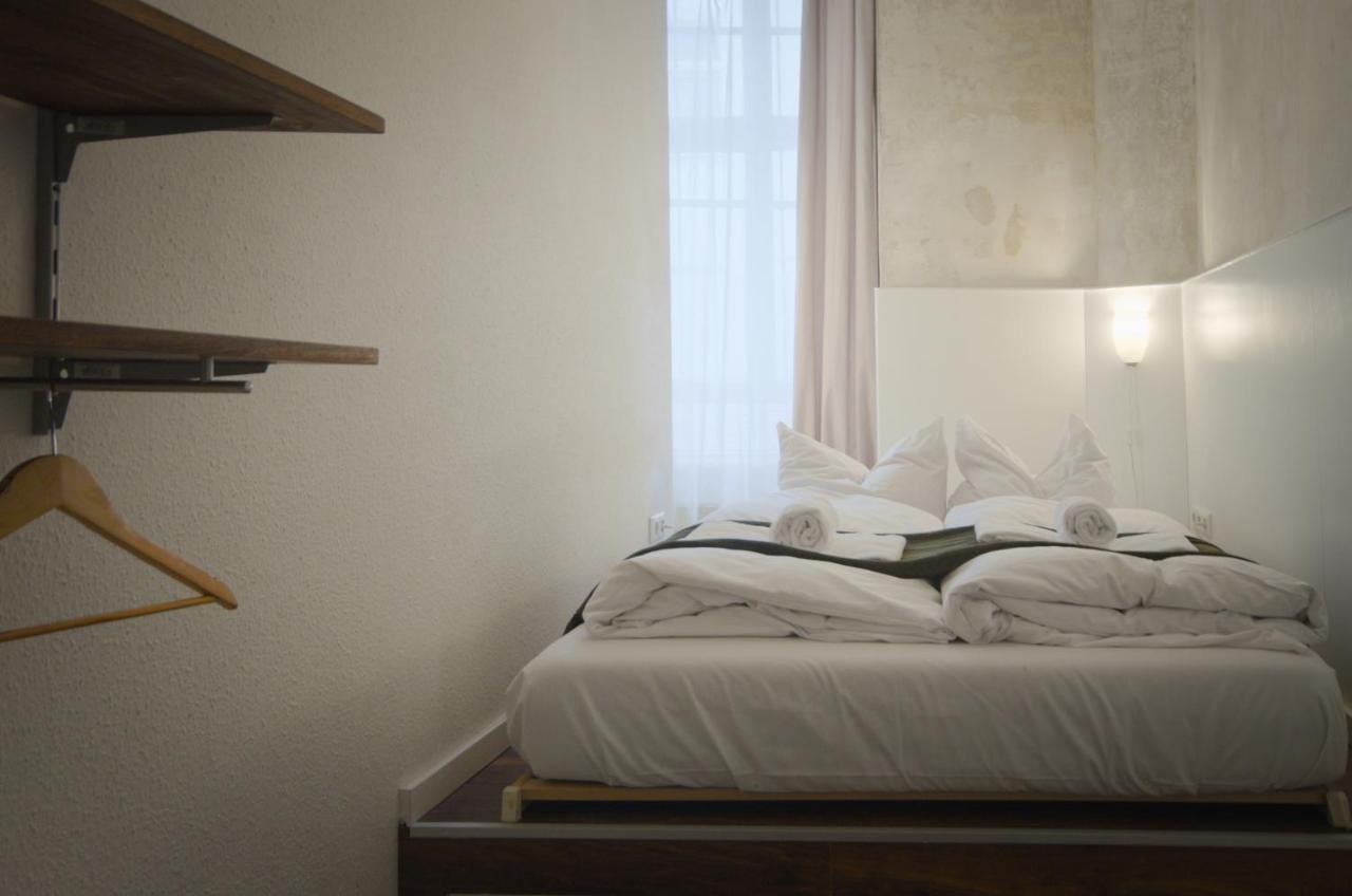 Appartement Altbauwohnung Mit 3 Baedern *