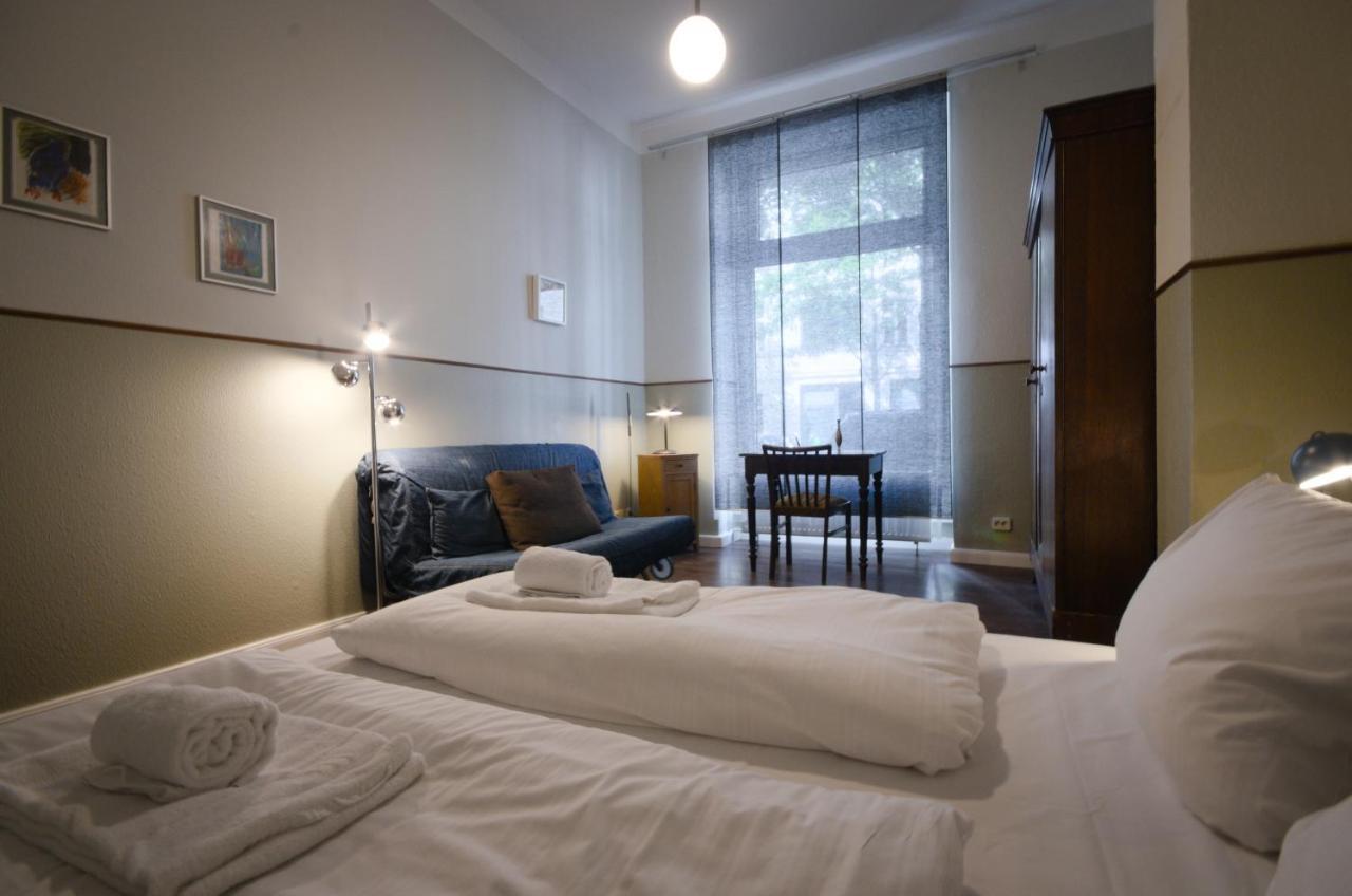 Apartment Altbauwohnung Mit 3 Badern *