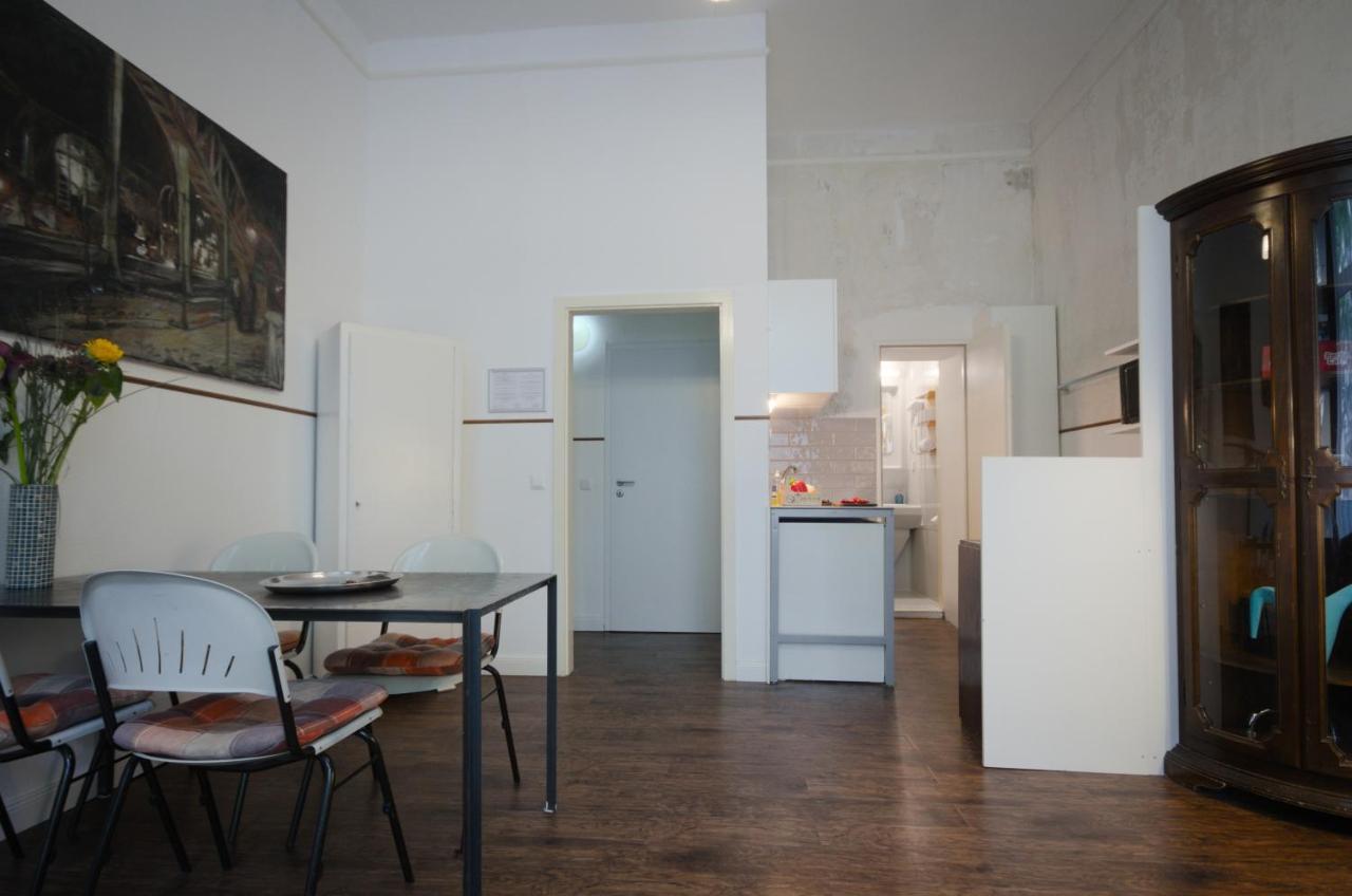 Apartment Altbauwohnung Mit 3 Badern Berlin