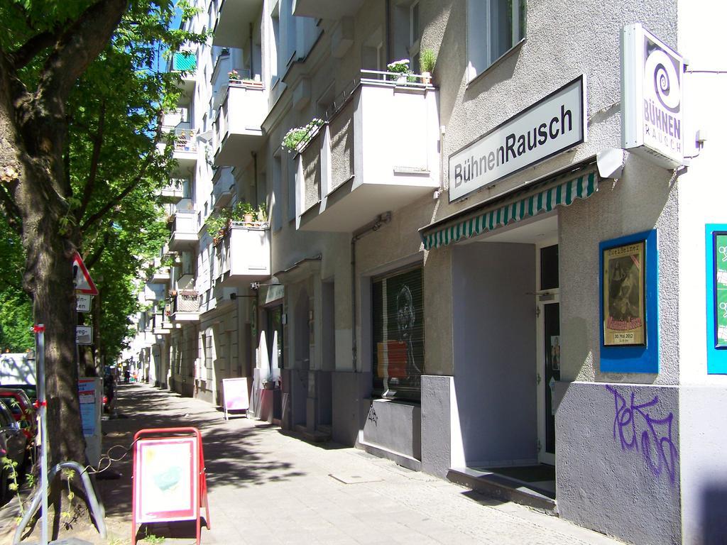Altbauwohnung Mit 3 Badern Apartment *