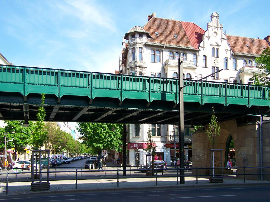 Appartement Altbauwohnung Mit 3 Baedern *